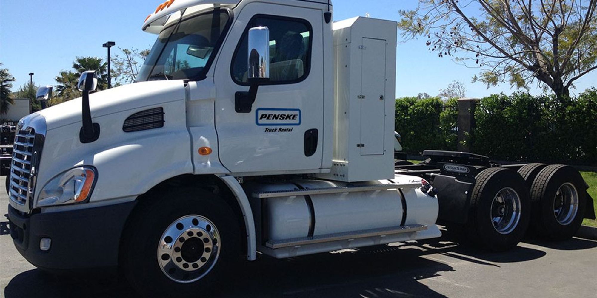 Penske Truck Leasing Orders 100 Compressed Natural Gas Tractors Penske