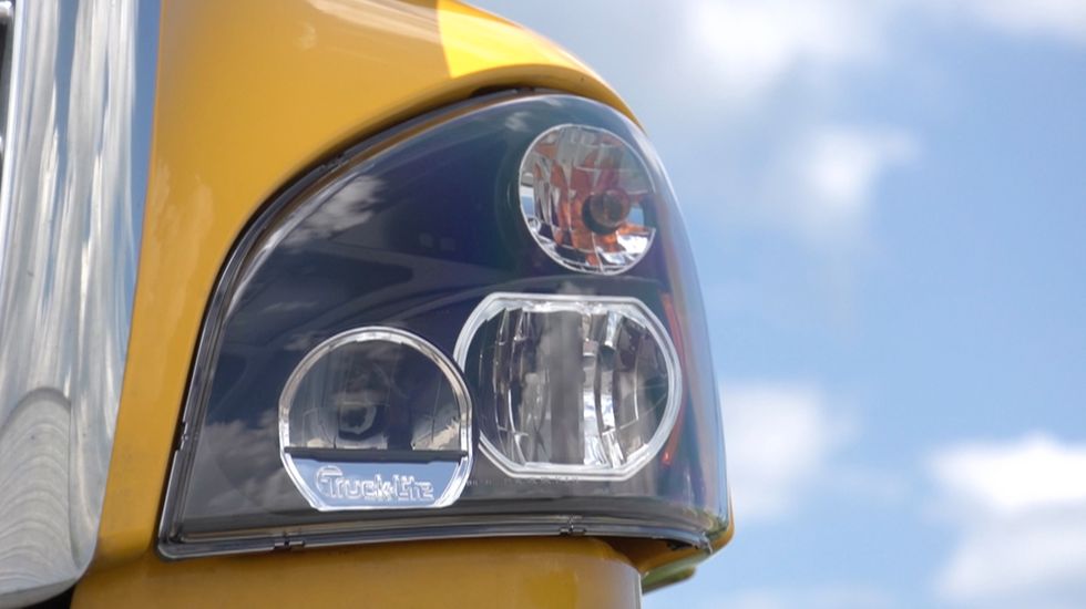 
Penske Installing Truck-Lite LED headlights on 5,000 Rental Semi-Trucks

