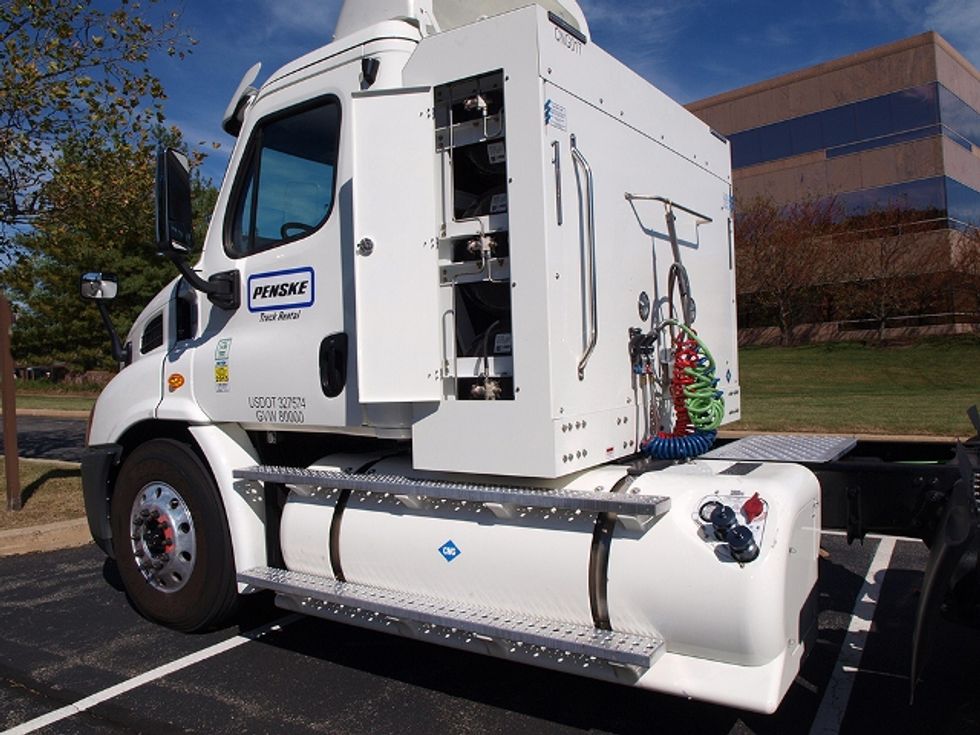 
Penske Associates Receive Training on Natural Gas Tractors

