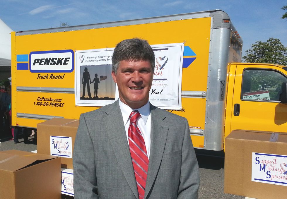 
Penske Helps Honor Military Spouses

