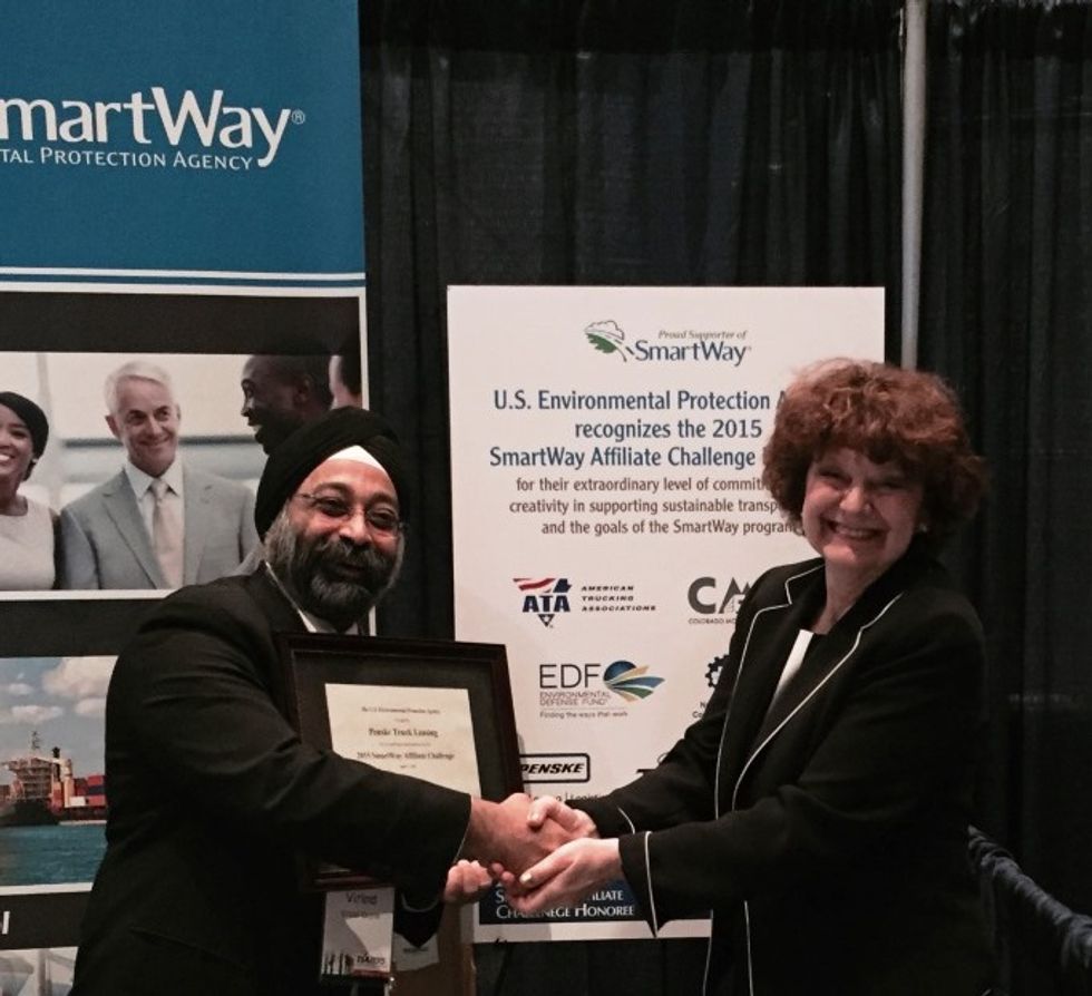 
Penske Truck Leasing Winner of SmartWay Affiliate Challenge Award
