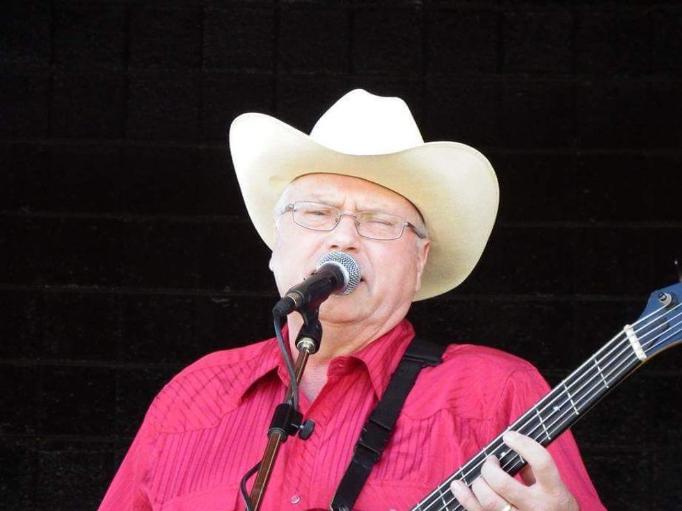 
Floyd Tolman: Penske Logistics Country Music Singing Truck Driver
