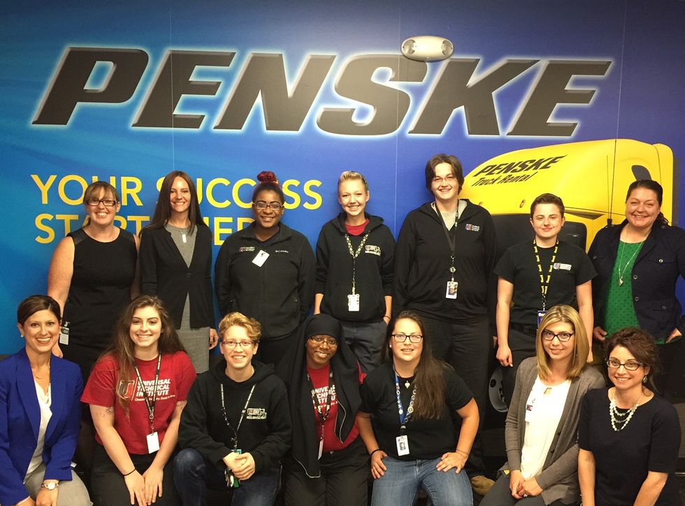 
Penske Truck Leasing Encourages Female Truck Technicians to Enter Industry at UTI Exton Event
