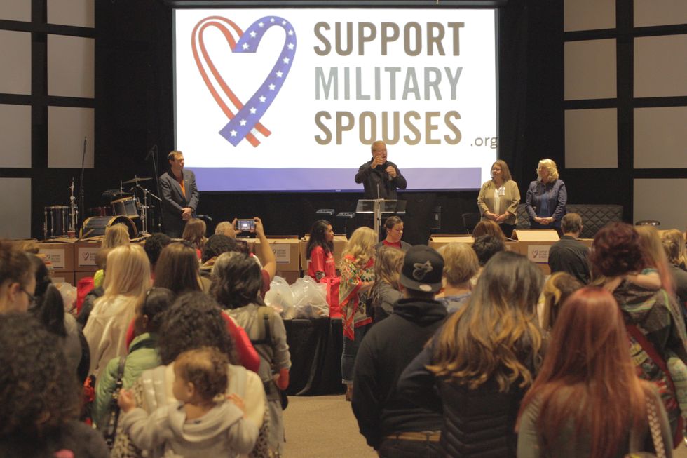 
Penske Helps Bring Holiday Joy to Military Spouses
