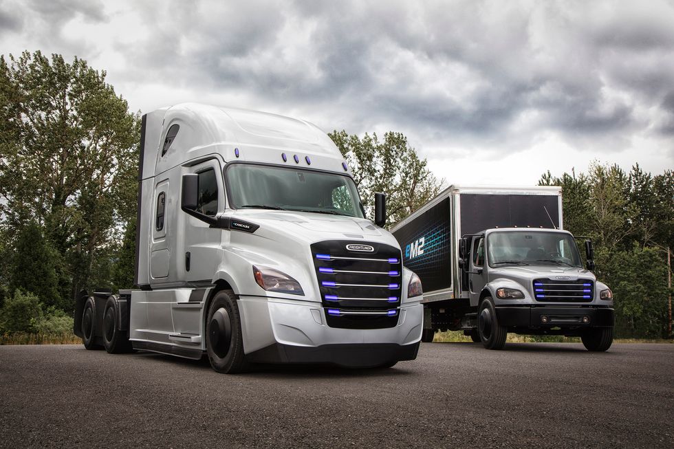 
Daimler Trucks North America Announces Penske Truck Leasing and NFI as Partners for Freightliner Electric Innovation Fleet
