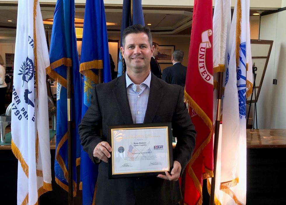 
Penske Logistics Manager Awarded Patriot Award for Military Support
