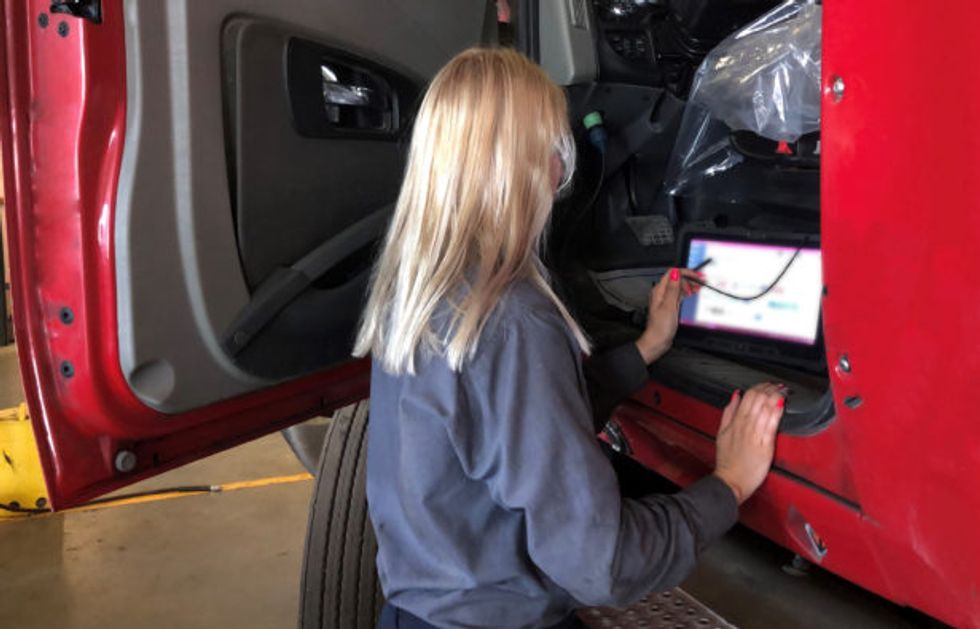 
Technician Praises Penske’s Top-Notch Training
