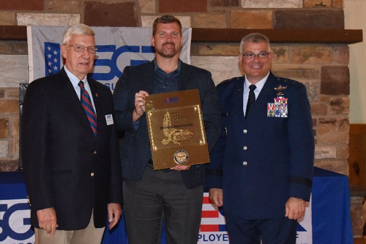 
Penske Honored with Pro Patria Award for Support of Guard and Reserves
