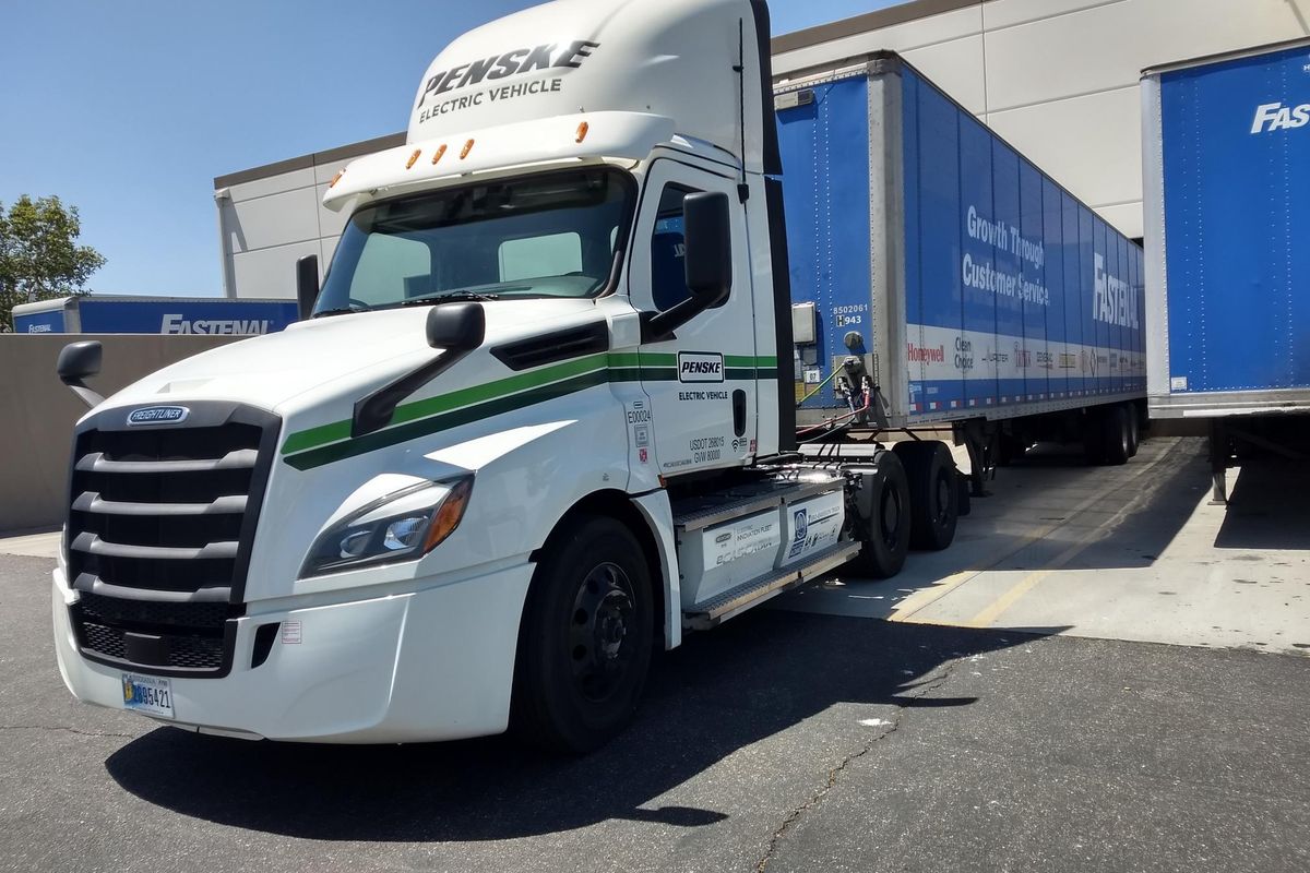 
Fastenal Teams With Penske to Pilot Freightliner Electric Tractor
