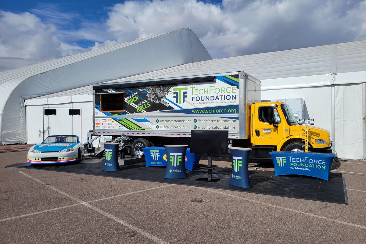 Penske Truck Leasing Helps Mobilize the TechForce’s STEM Center