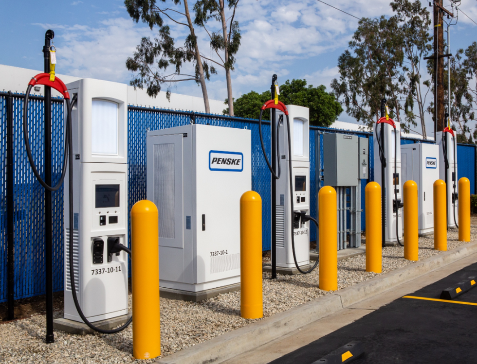 
Penske Truck Leasing Opens High-Speed Commercial  Electric Truck Chargers in Southern California
