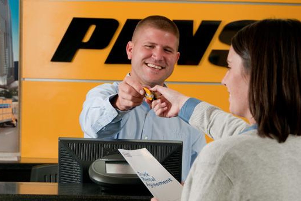 Penske Recognizes Associates During Customer Service Week - Penske