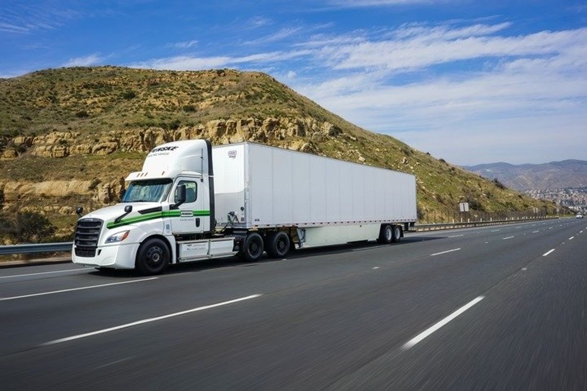 penske electric truck