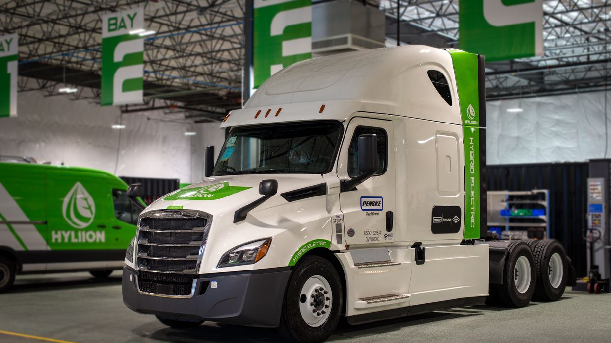 Penske Hyliion Dana Hybrid Cascadia