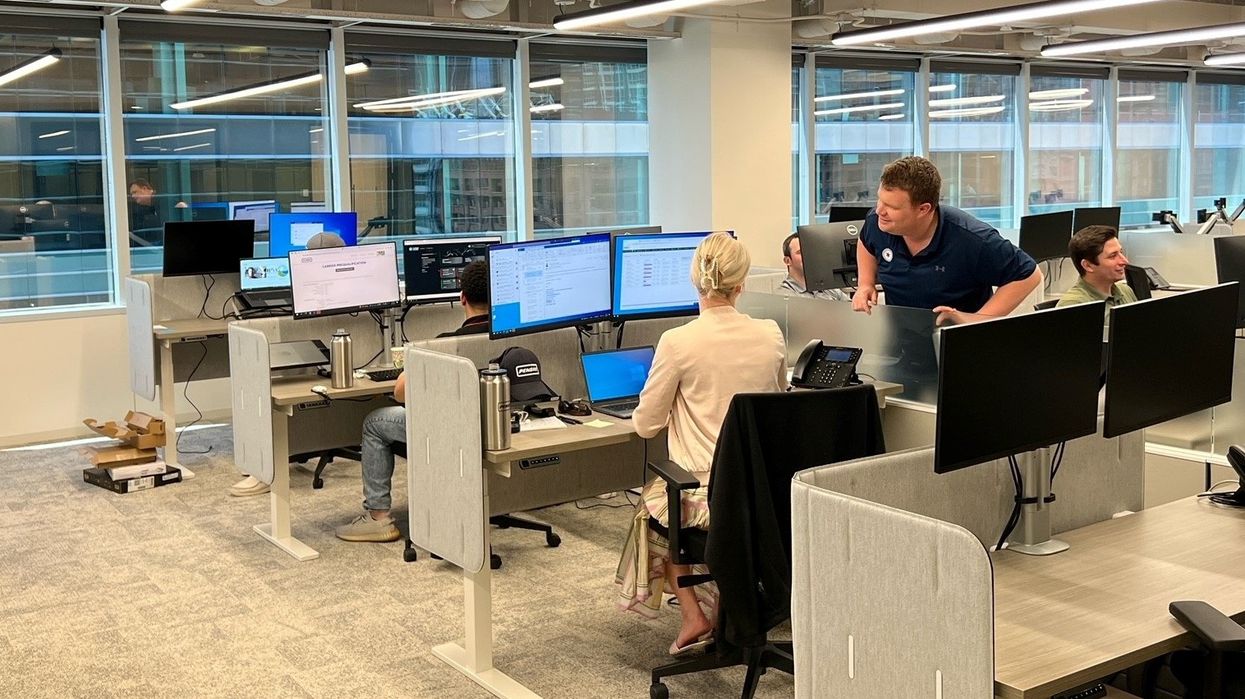 Penske Logistics is ramping up its freight brokerage capabilities this year with increased hiring and the opening of two new locations in the United States. Penske has introduced new offices in Chicago and Edison, New Jersey.