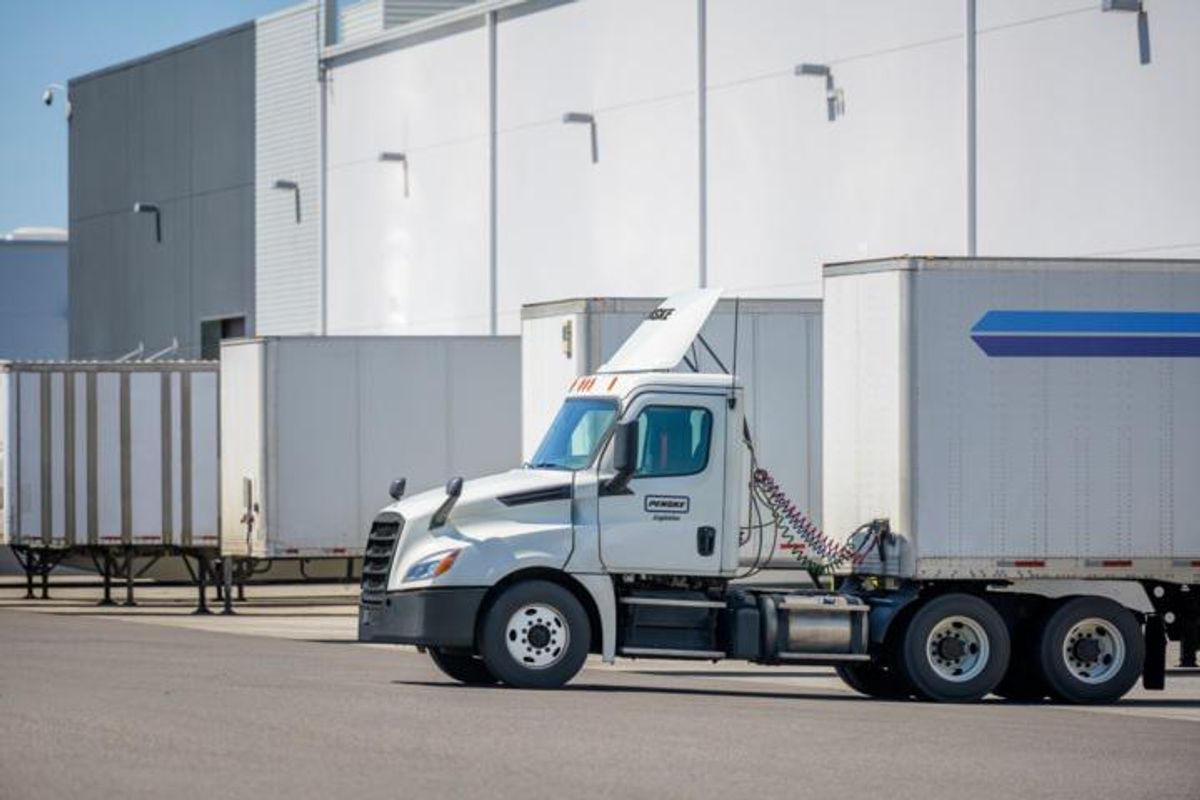 penske logistics truck at warehouse