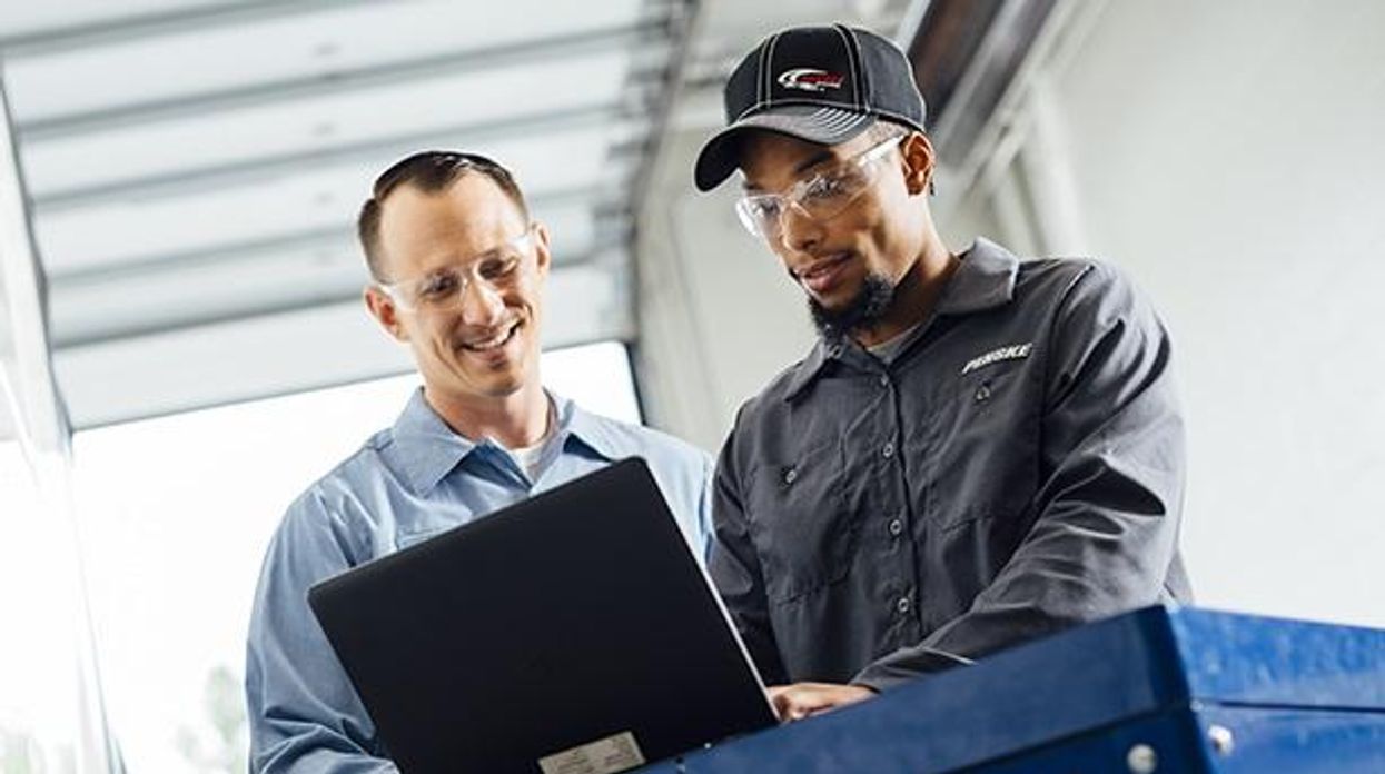 Penske Truck Leasing announced today it has introduced a new truck maintenance on-site guide, Shipper’s Guide to Outsourcing On-Site Fleet Maintenance, which is now available at no cost. The three-part guide provides detailed information on how businesses can implement on-site maintenance to navigate the obstacles of operating a vehicle maintenance facility.