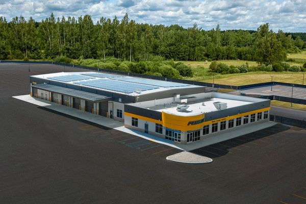 Penske Truck Leasing building