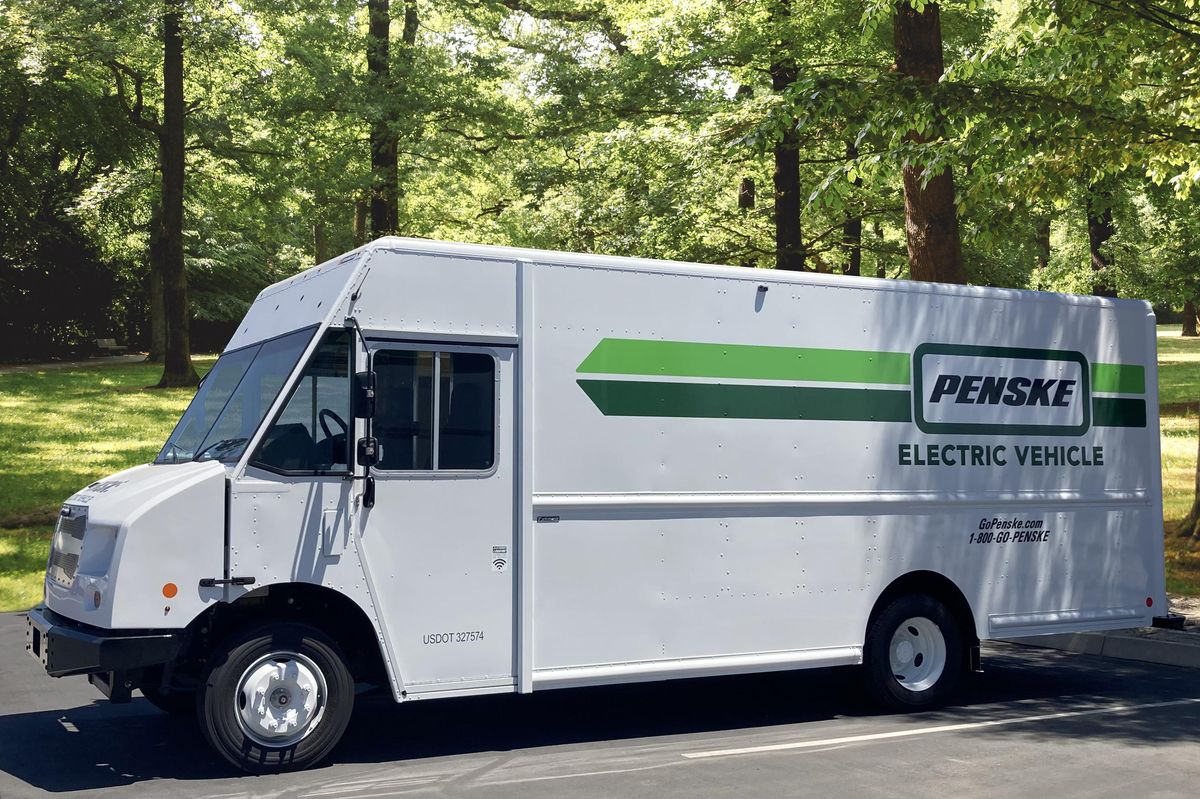Penske Truck Leasing has increased the size of its electric truck fleet with the addition of a pair of MT50e all-electric walk-in vans from Freightliner Custom Chassis Corp. Penske has delivered these trucks to customers in the healthcare field.