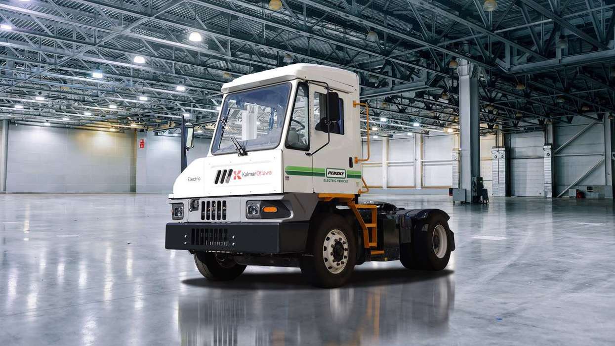 Penske Truck Leasing is the first truck leasing company to utilize the Kalmar Ottawa production T2 EV electric terminal tractor.