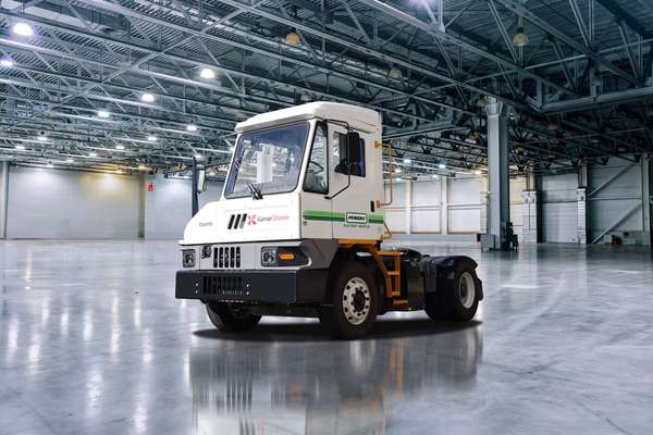 Penske Truck Leasing is the first truck leasing company to utilize the Kalmar Ottawa production T2 EV electric terminal tractor.