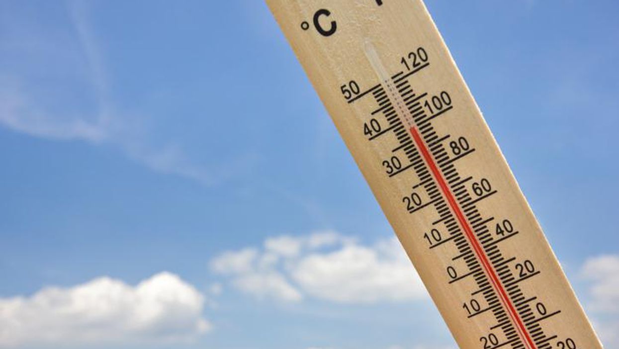 thermometer displaying 100 degrees